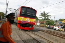 Kecelakaan KRL dengan...