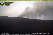 Gunung Anak Krakatau...
