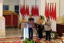 Serahkan DIPA dan TKD...