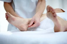 6 Titik Akupuntur Kaki...