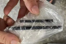 Pria Ini Sakit Kepala...