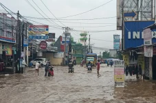 Banjir Rendam Jalan...