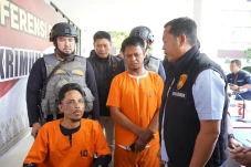 Melawan Polisi, 2 Perampok...