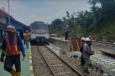 Proyek Peningkatan Jalur...