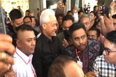 Tiba di Bandara Kupang,...