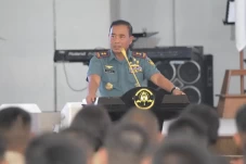 Profil Laksda TNI Denih...