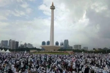 Munajat 212 di Monas,...