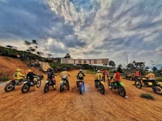 Rekomendasi Lokasi Trek...