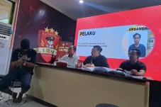 Pemuda Bejat Ini Cari...
