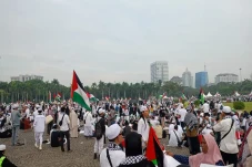 Ribuan Orang Gemakan...
