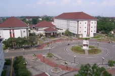 20 Universitas Terbaik...