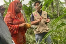 Yenny Wahid Bawa Pesan...