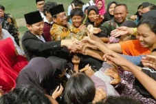 Didukung Kiai dan Santri...