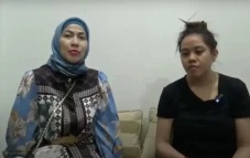 Serahkan Santunan ke...