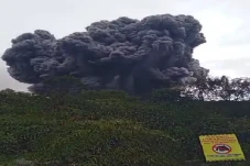 Mencekam! Relawan Berjibaku...