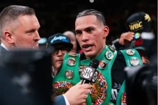 David Benavidez Kalahkan...
