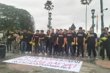 Ketua LEM UII: Demokrasi...