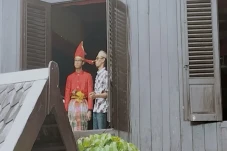 Kenakan Patonro dan...
