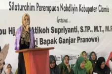 Siti Atikoh Ganjar:...