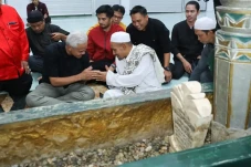 Ziarah ke Makam Guru...