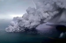 Gunung Anak Krakatau...
