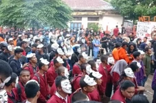 Gelar Mimbar Bebas,...