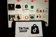 Dikabarkan Resmi Gandeng...