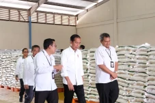 Jokowi Minta Bulog Amankan...