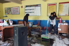 Kelas Direndam Banjir,...