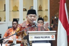 Tolak Gubernur Jakarta...