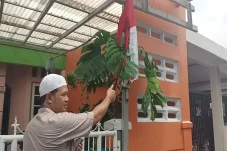 OTK Bakar Bendera Merah...