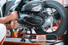 5 Perbedaan Motor Karburator...