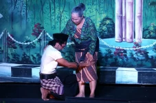 Kisah Sarip Tambak Oso,...
