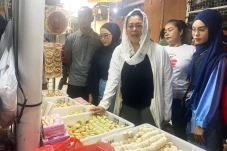 Yenny Wahid Ajak Anak...