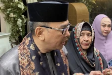 Hadiri Pernikahan Adiba...