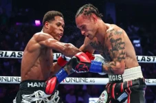 Devin Haney Juara Dunia...