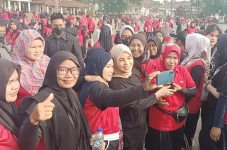 Siti Atikoh Jadi Rebutan...
