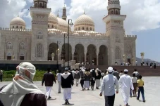 Doa Masuk Masjid dan...
