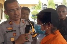 Tangis Wanita Ini Pecah...
