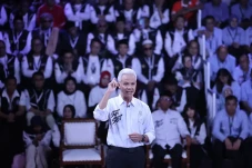 Ganjar Tepis Prabowo...
