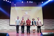 Genap 10 Tahun, Galeri...