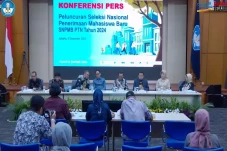 Daftar 94 Perguruan...