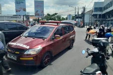 Pemotor Terobos Lampu...