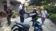 MNC Finance Beri Hadiah...