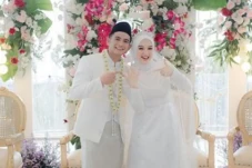 Dicibir Beri Mahar Emas...