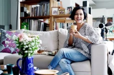 Profil Sarah Sechan,...