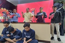 Garang Bawa Pedang Keliling...