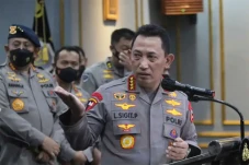 Serang Anggota Penjaga...