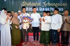 Ribuan Santri di Bekasi...