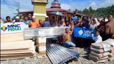 MNC Peduli Serahkan...